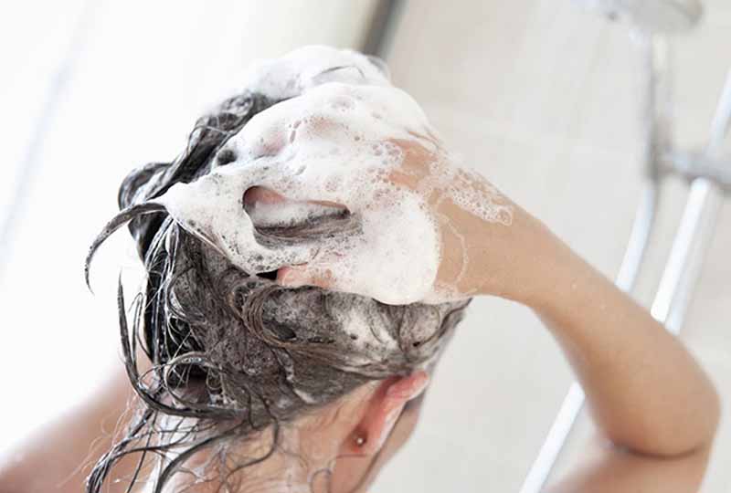 Bạn cần tránh gội đầu ngay sau khi uốn tóc